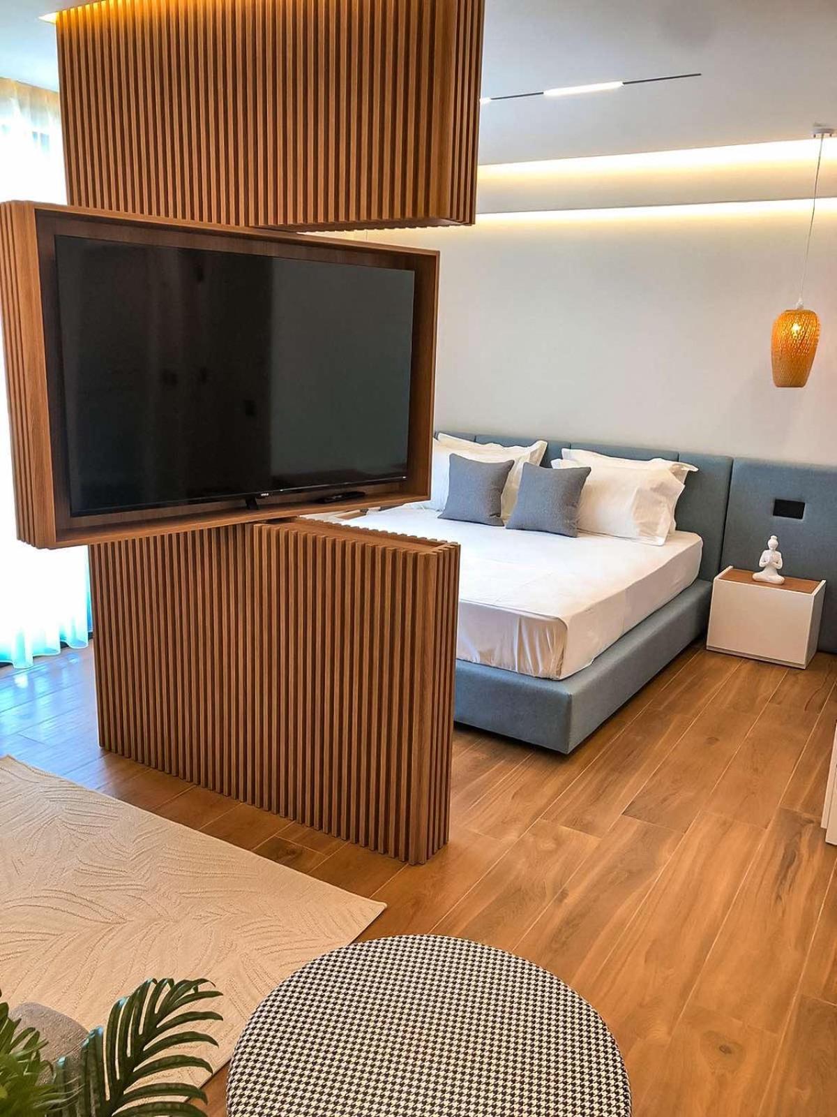Hotel Teuta Улцин Екстериор снимка