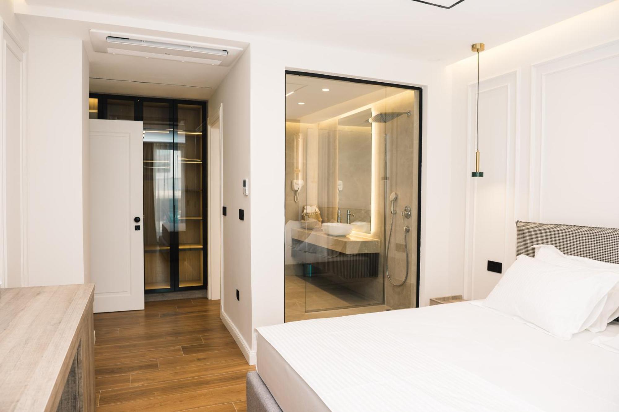 Hotel Teuta Улцин Екстериор снимка