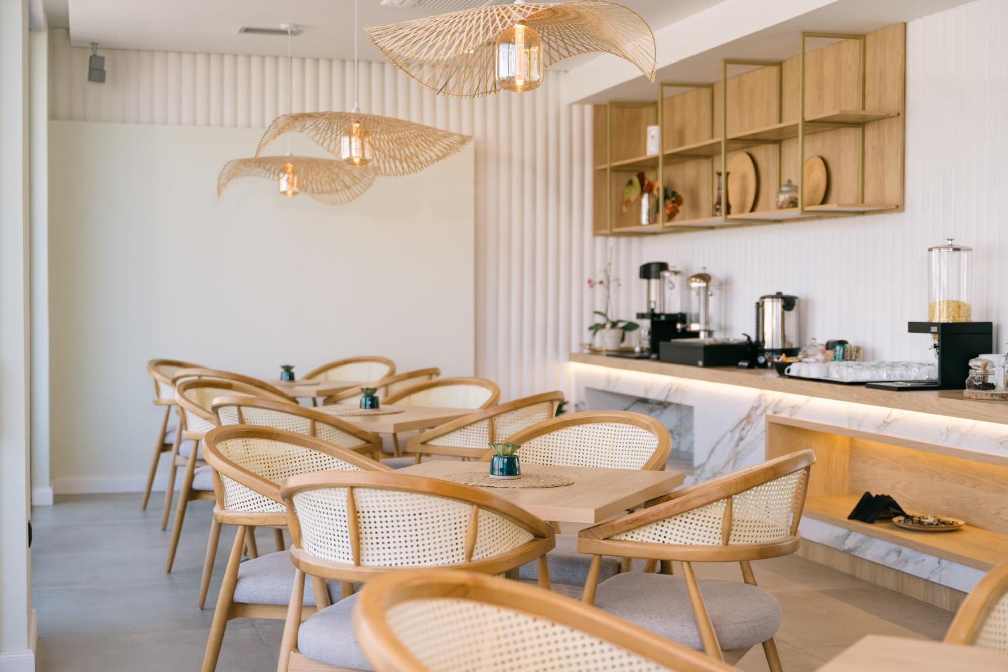 Hotel Teuta Улцин Екстериор снимка