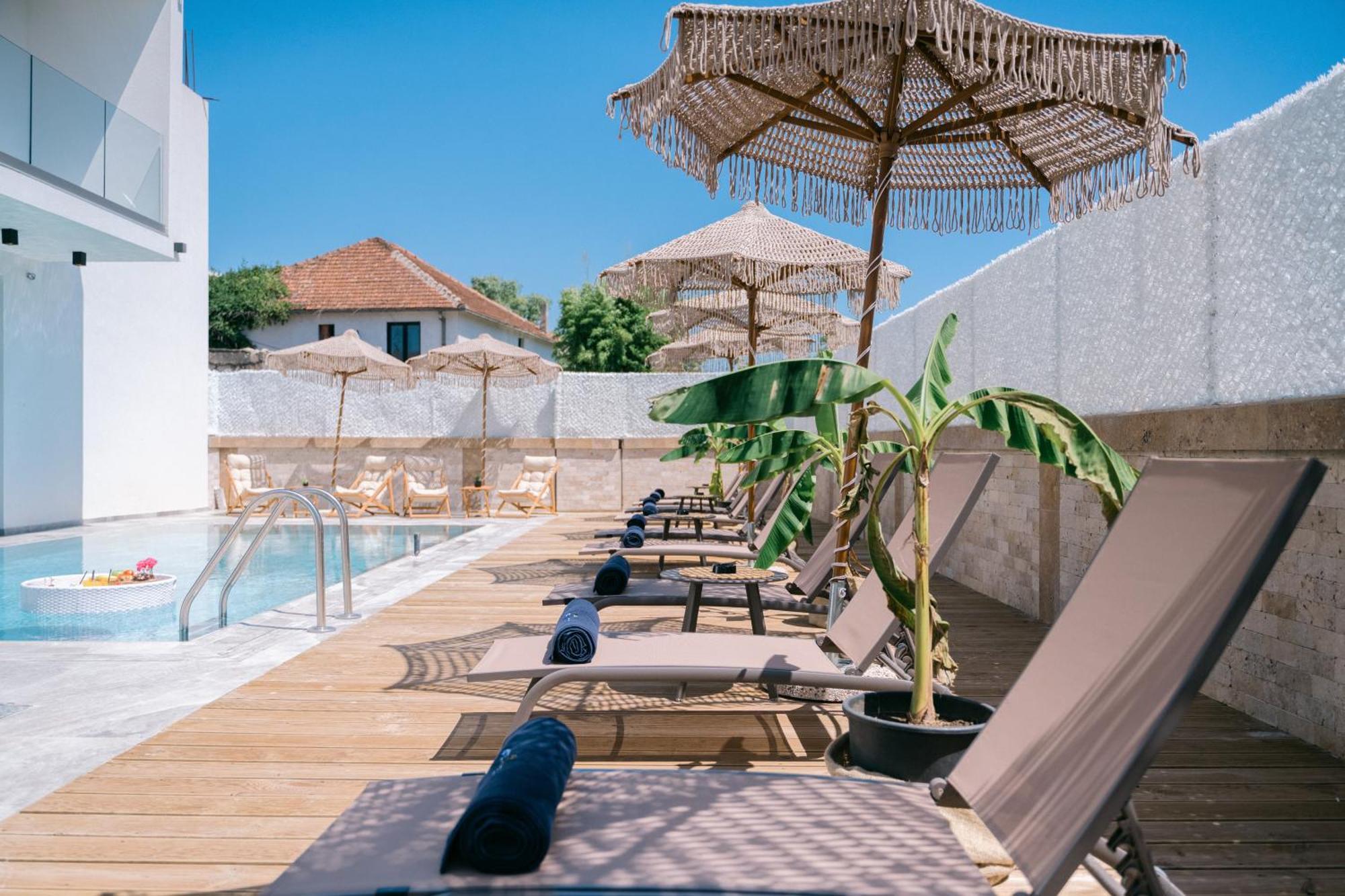 Hotel Teuta Улцин Екстериор снимка