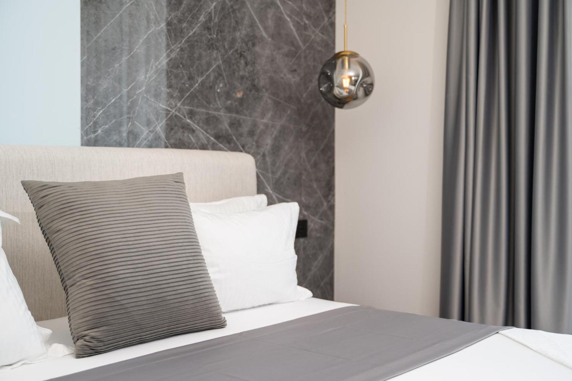 Hotel Teuta Улцин Екстериор снимка