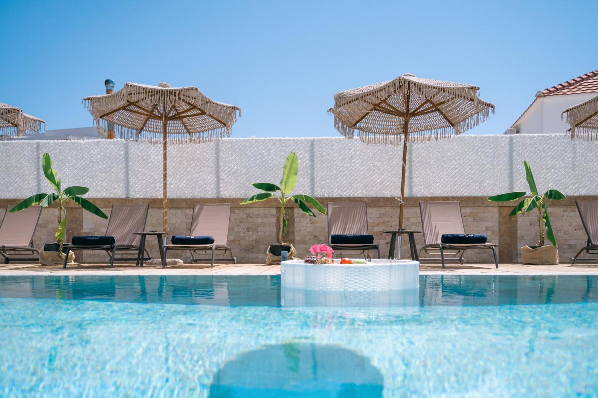 Hotel Teuta Улцин Екстериор снимка