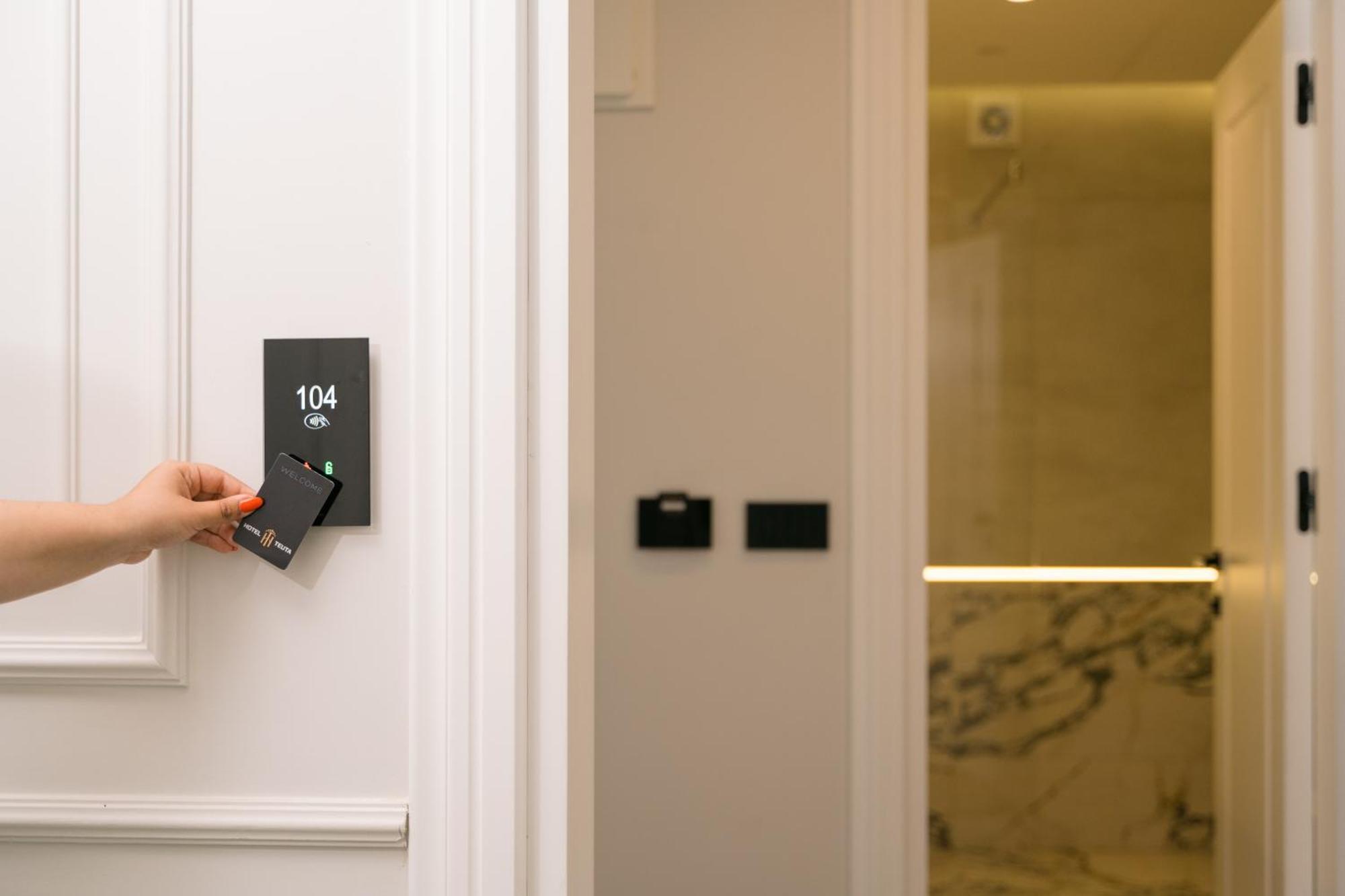 Hotel Teuta Улцин Екстериор снимка