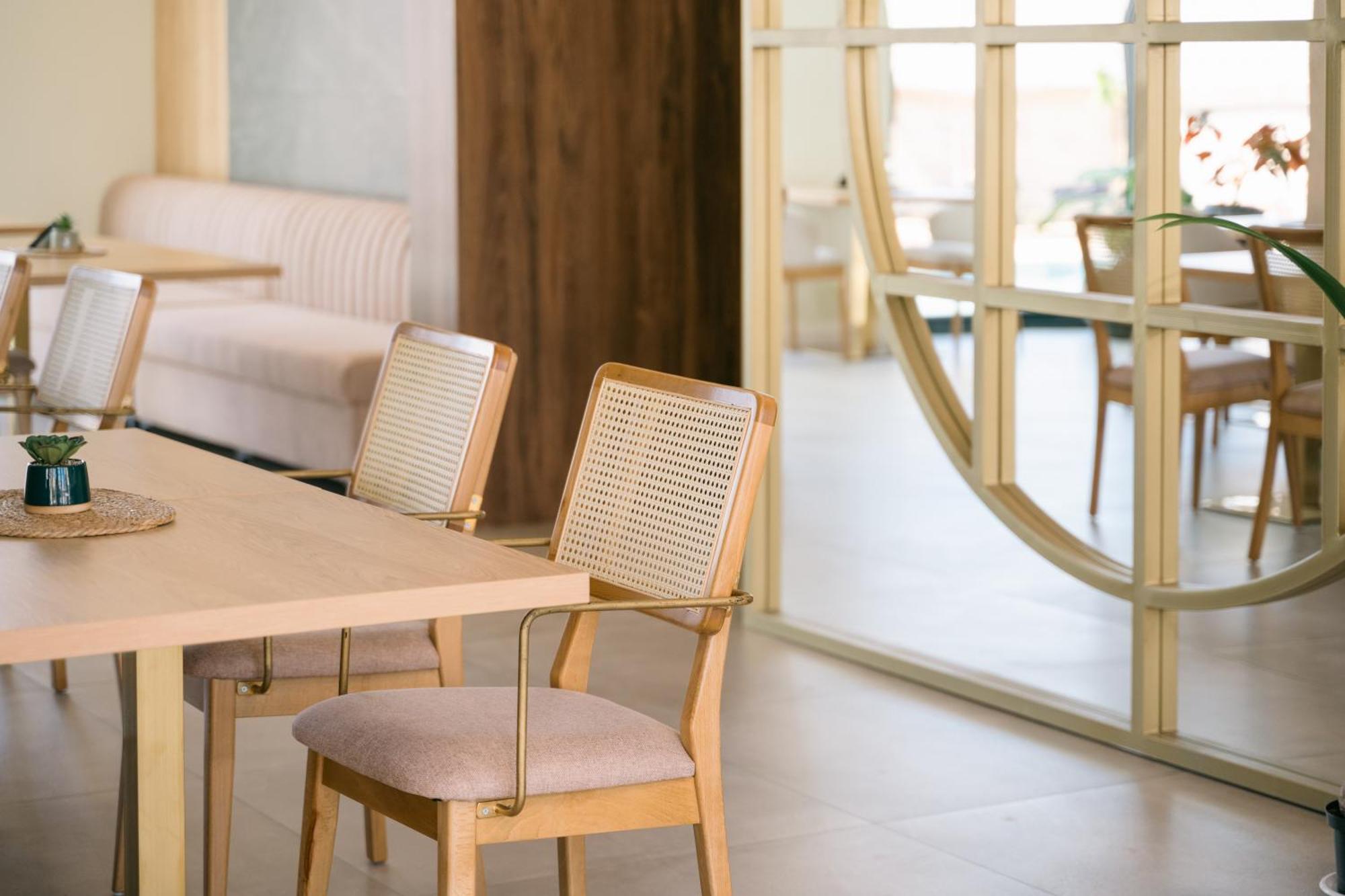 Hotel Teuta Улцин Екстериор снимка