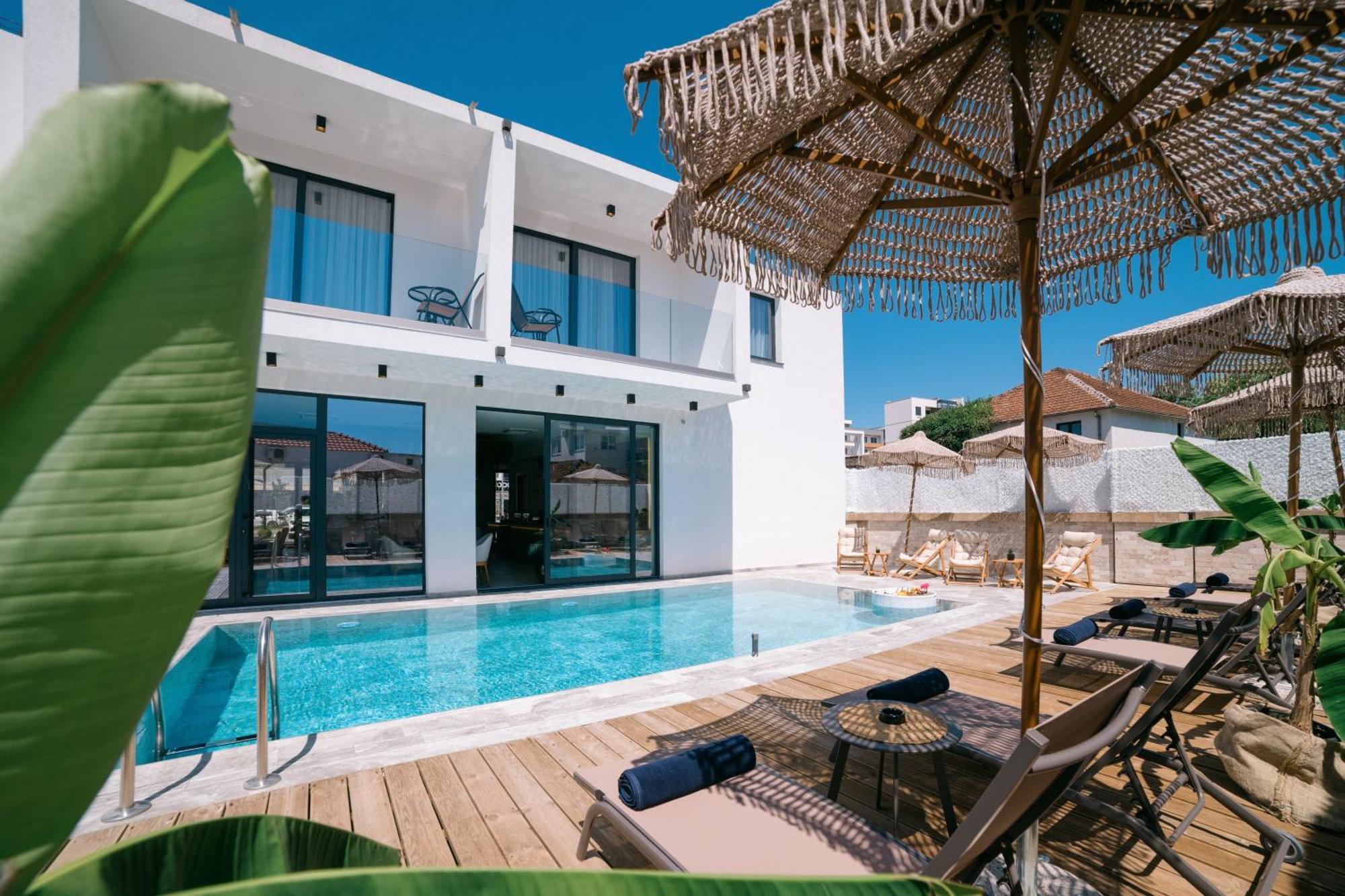 Hotel Teuta Улцин Екстериор снимка