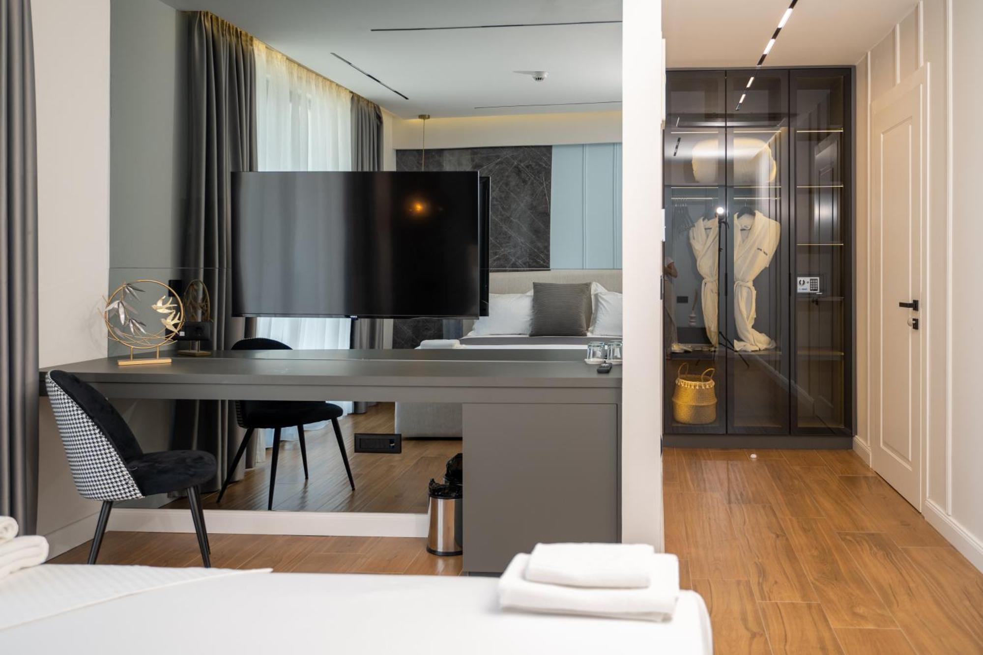 Hotel Teuta Улцин Екстериор снимка