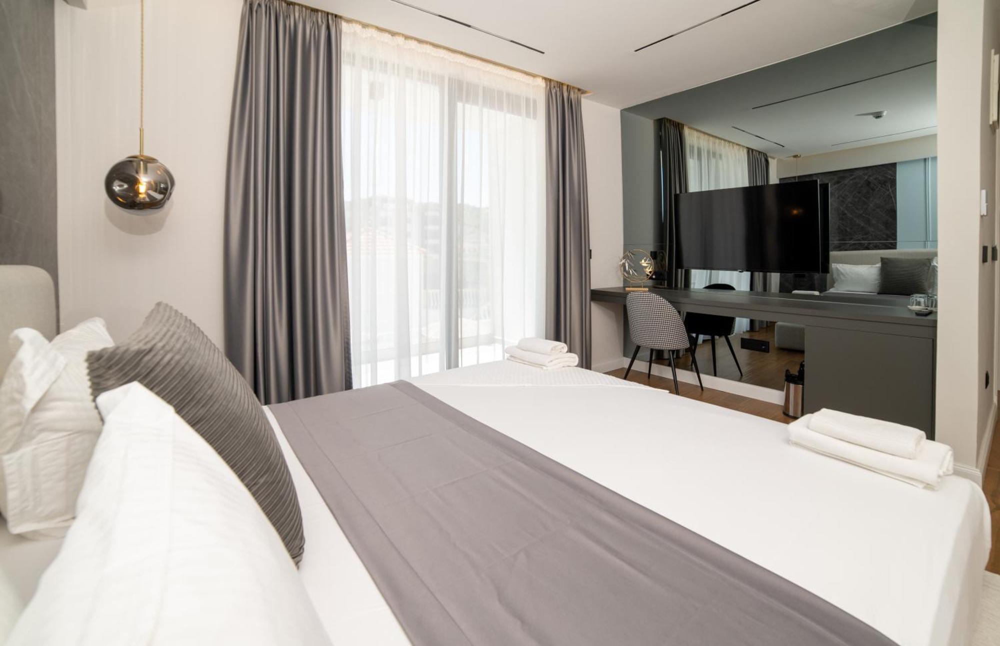 Hotel Teuta Улцин Екстериор снимка